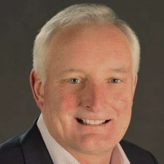 Clive Bairsto 700x700